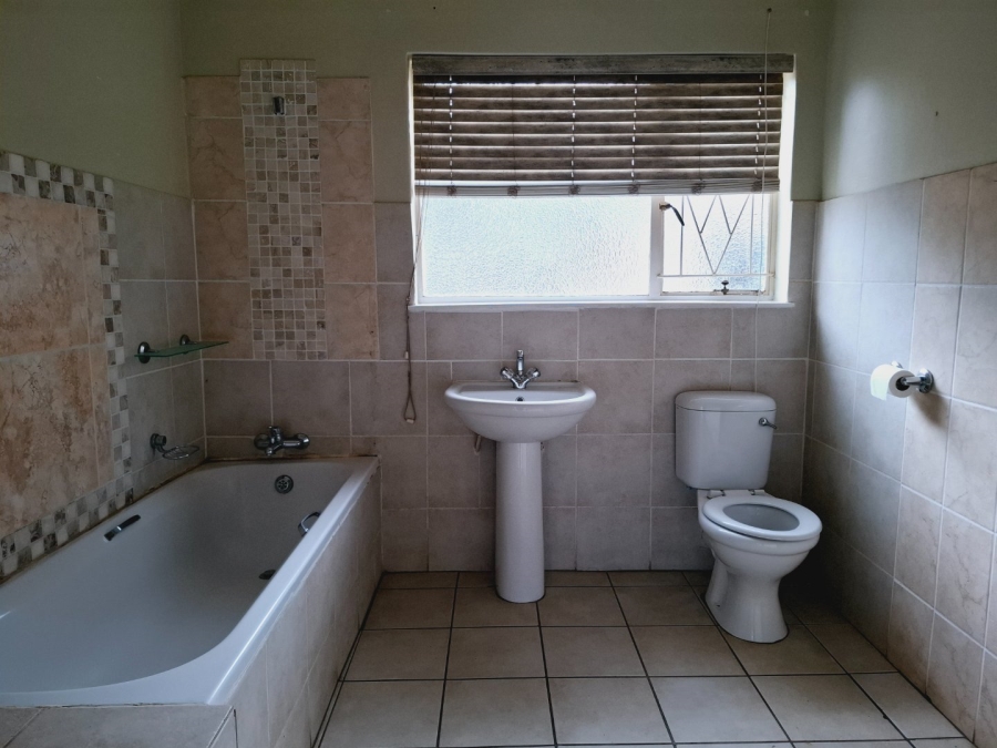 5 Bedroom Property for Sale in Fichardt Park Free State